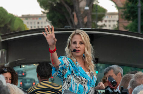 Roma Open Bus porta il teatro itinerante a bordo dei tour hop on hop off