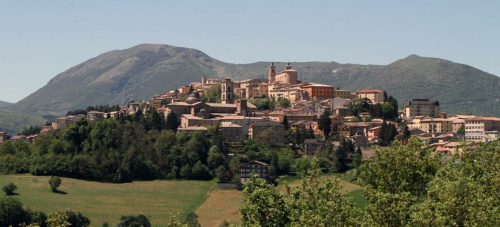 camerino-panorama-borgo