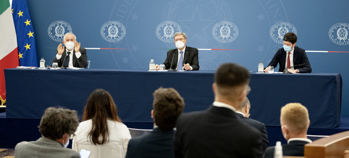 Certificato verde, l’obbligo sarà esteso da settembre ad aerei, treni e navi