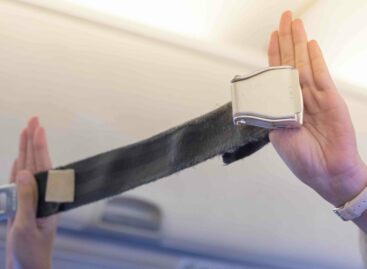 Alitalia, i sindacati al governo: «Cig per tutto il 2025»