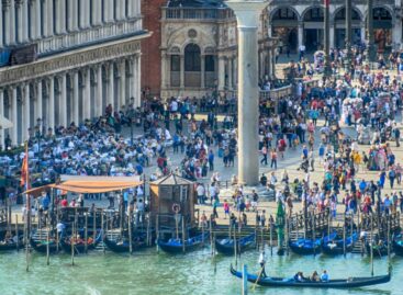 Venezia a numero chiuso: dal 2022 tornelli all’ingresso