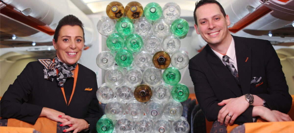easyJet presenta le uniformi realizzate con plastica riciclata