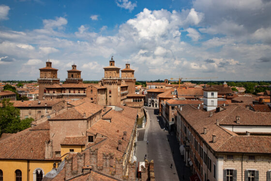 Ferrara senza fretta: viaggio tra il cielo e il Po