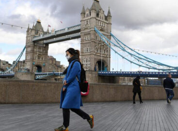 Omicron, anche il Regno Unito introdurrà il green pass