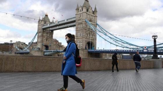 Uk allenta le misure: quarantena breve e no al green pass