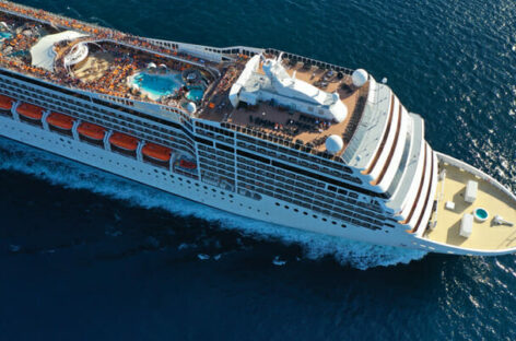 Crociere, non solo vaccinati: <br>i protocolli delle compagnie