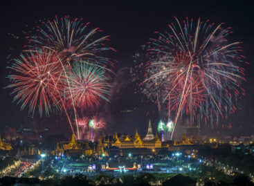 La Thailandia torna libera: <br> aboliti test e quarantena