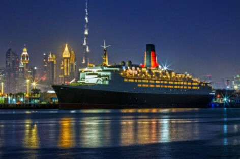 La celebre nave Queen Elizabeth 2 entra in Accor