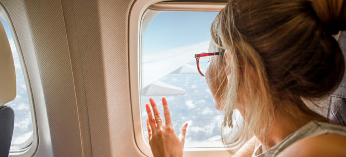 Arriva lo stop alle mascherine in aereo