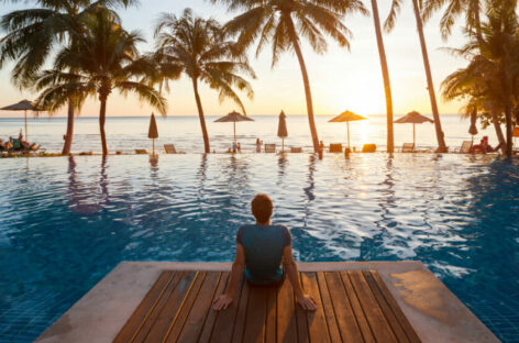 Italiano medio addio, lusso in vacanza cercasi