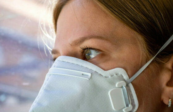 Mascherine, resta l’obbligo sui mezzi di trasporto