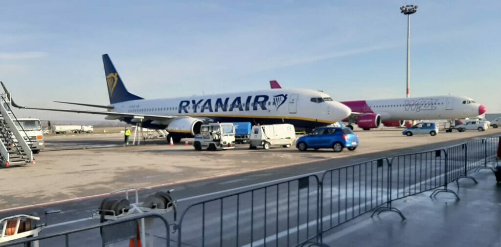 ryanair low cost wizz