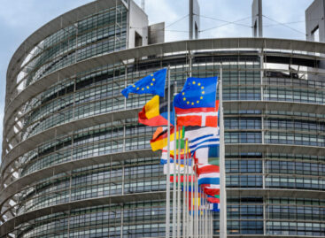 Sì alla direttiva pacchetti. <br>L’Ue approva la riforma