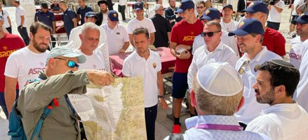 La Roma calcio in visita al Muro occidentale di Gerusalemme