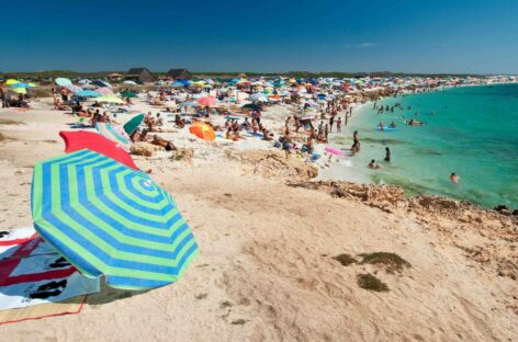 La Sardegna sfiora il milione di turisti ad agosto