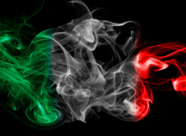 La fiamma tricolore sul ministero del Turismo