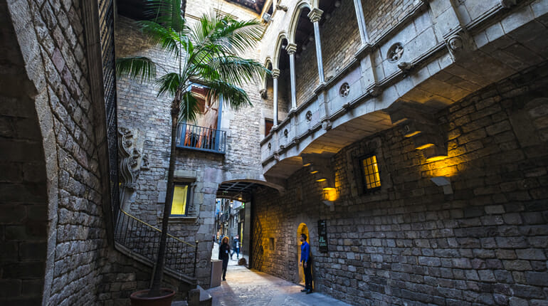 Barcelona_Museo_Picasso_barrio_del_Born-M