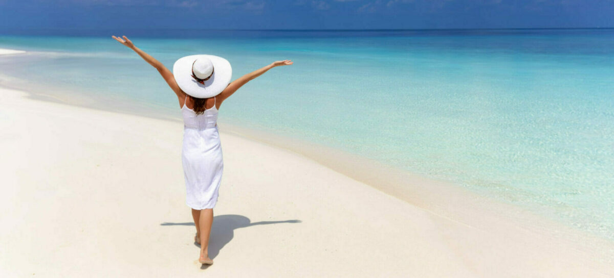 Mare d’inverno in agenzia: calano budget e durata