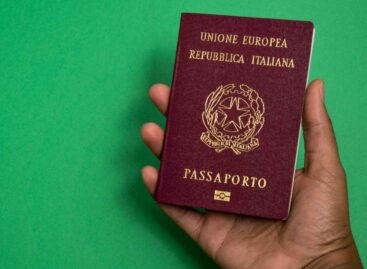 Passaporti lumaca, la spintarella di Santanché