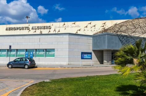 Voli Sardegna, resta orfana Alghero: il caso passa a Salvini