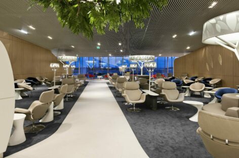 Scalo a Parigi CdG tra le nuvole della lounge Air France