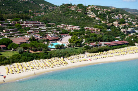 Sardegna, bandiera Th Resorts sul Costa Rei Free Beach