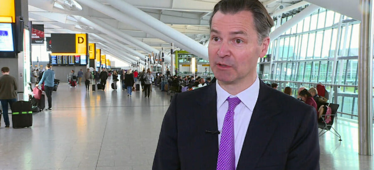 Caos voli, l’espiazione: si dimette il ceo di Heathrow