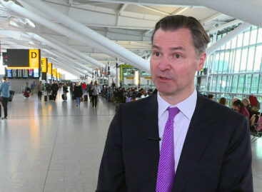 Caos voli, l’espiazione: si dimette il ceo di Heathrow