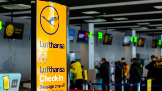 Lufthansa, semestre in rosso: 427 milioni di perdite