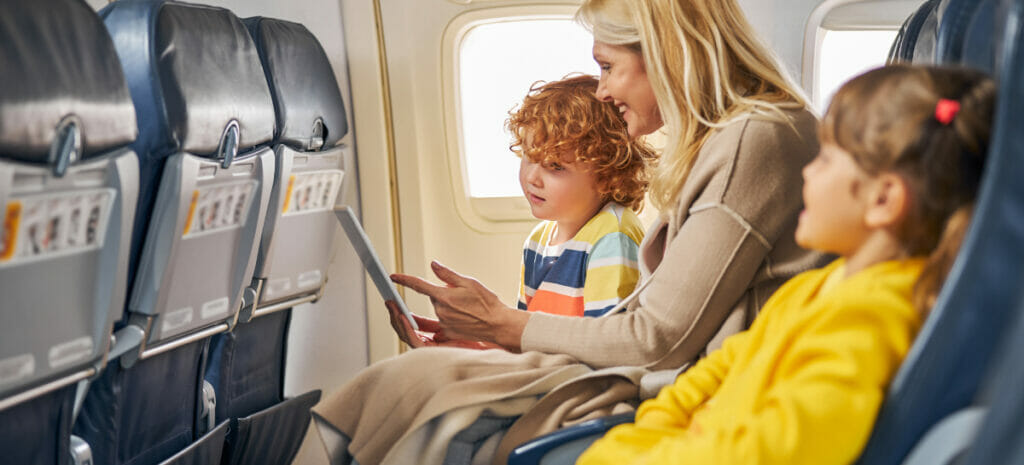 aereo bimbi genitori