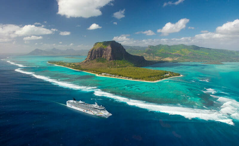 NCL_Dawn_PortLouis_LeMorne_Mauritius_comp