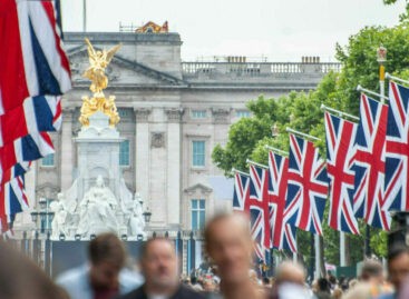 Londra, tutti pazzi per Carlo III: boom di turisti Usa per l’incoronazione