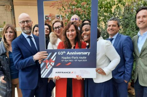 Napoli-Parigi, una storia d’amore lunga 60 anni con Air France