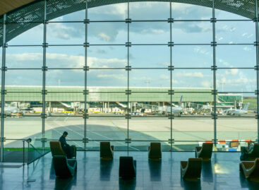 Francia, ancora scioperi. Parigi CdG cancella il 25% dei voli