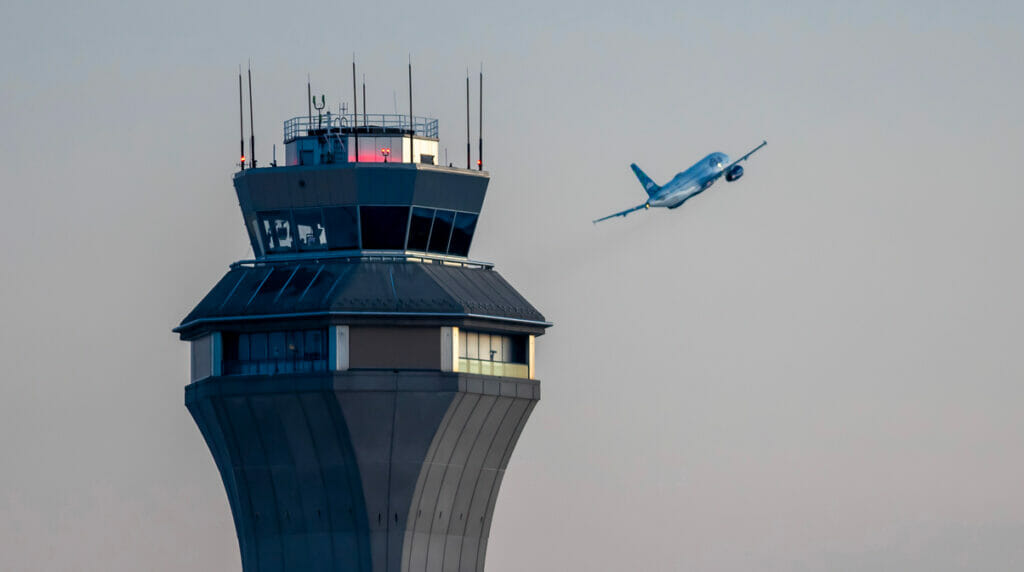tecnologia_voli_controllori_aerei_volare_archivio