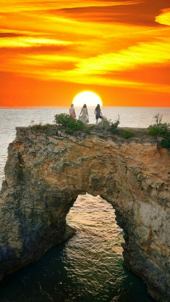 ANGUILLA ISLAND- l'Arco roccioso di West End Bay (3)