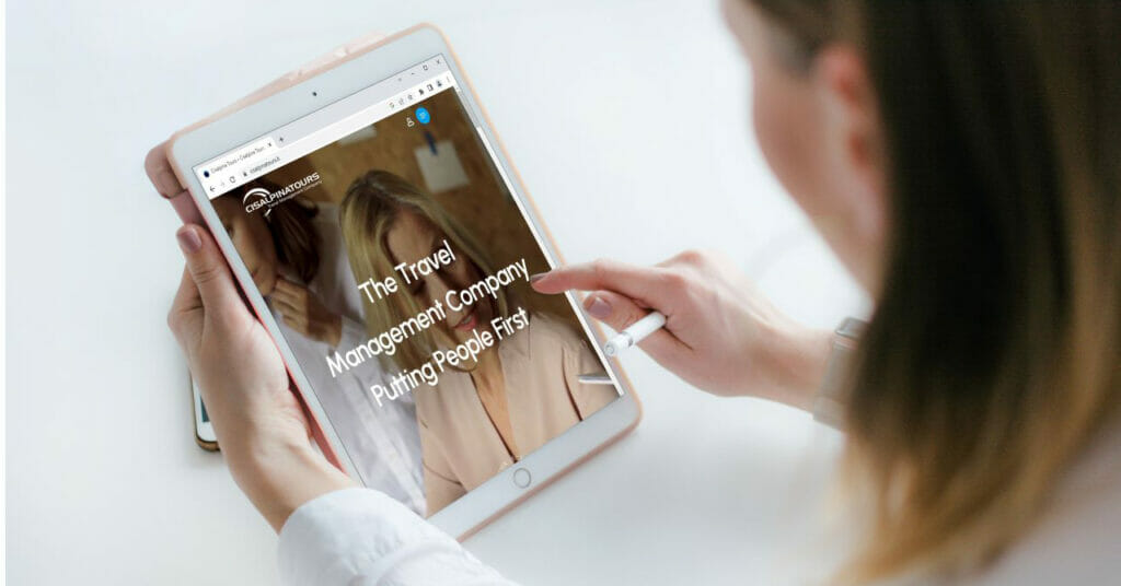 Cisalpina Tours_Travel Manager con tablet