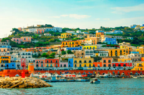 Lazio, la riscoperta di Ponza tra turismo del mare e proposte Mice
