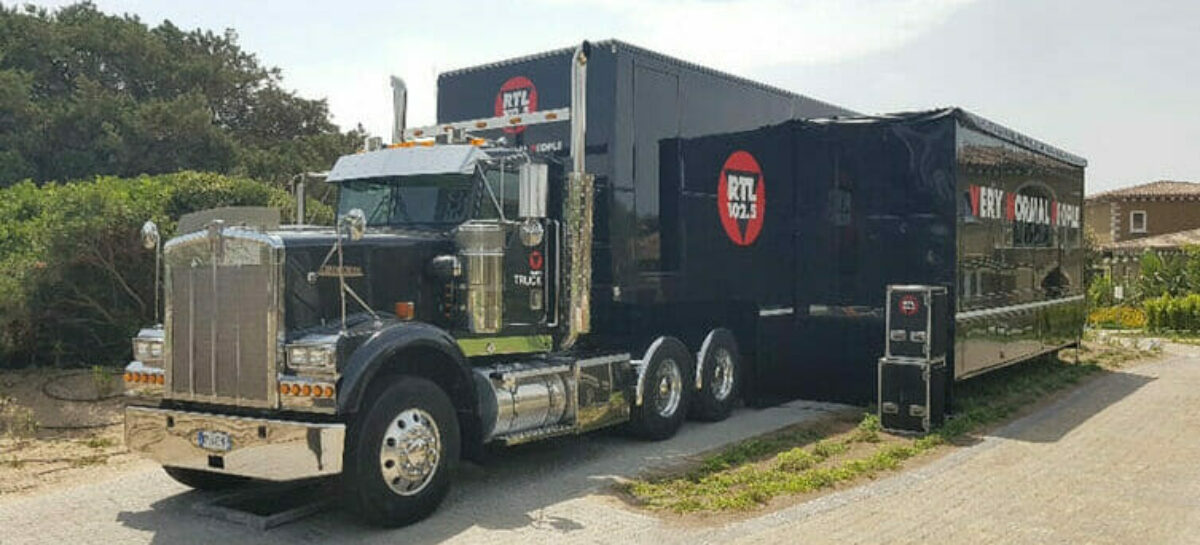 Bluserena, rinnovata la partnership con Rtl 102.5 in Sardegna