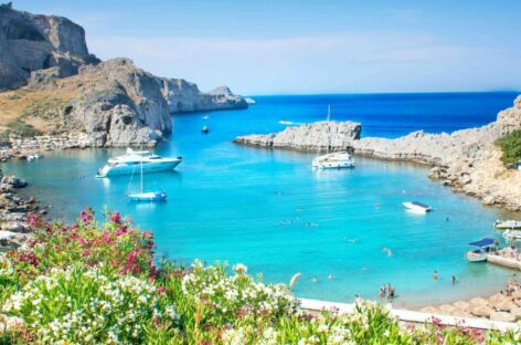 Incendi a Rodi, la Farnesina rimuove lo sconsiglio