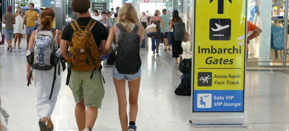 Caos voli, 77 milioni di euro di risarcimenti post estate