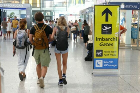 Caos voli, 77 milioni di euro di risarcimenti post estate