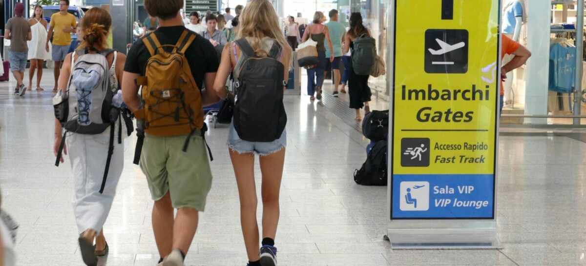 Caos voli, 77 milioni di euro di risarcimenti post estate