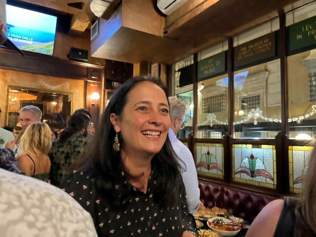 Ministro del Turismo irlandese Catherine-Martin