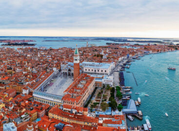 Venezia, rimonta delle navi: la carica dei 540mila crocieristi