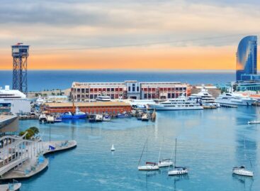 Barcellona chiude il centro città alle navi da crociera