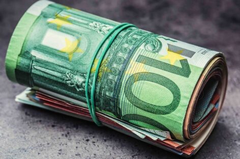 Contanti, un emendamento alza la soglia e introduce una tassa