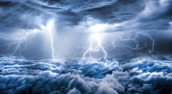 Tempesta Isha: cancellati voli, treni e traghetti in Uk