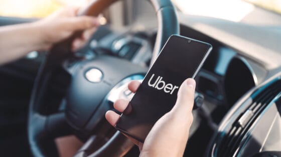 L’Olanda multa Uber per 290 milioni: “Violata privacy autisti”