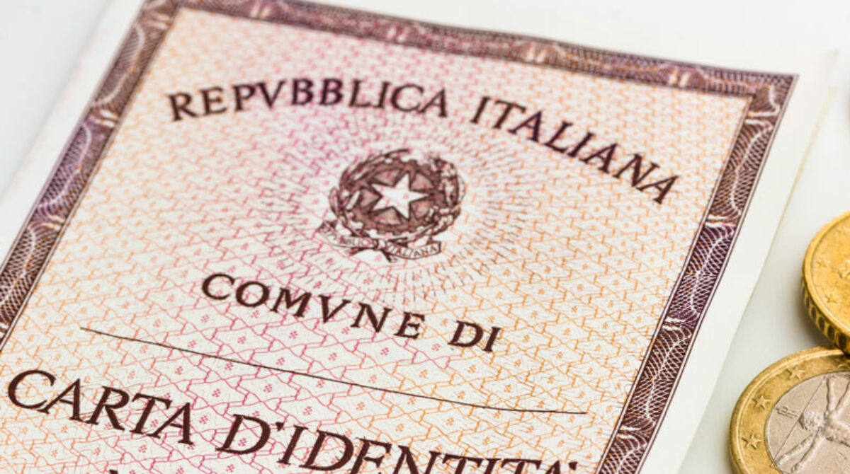 Carte d’identità, slitta lo stop al cartaceo